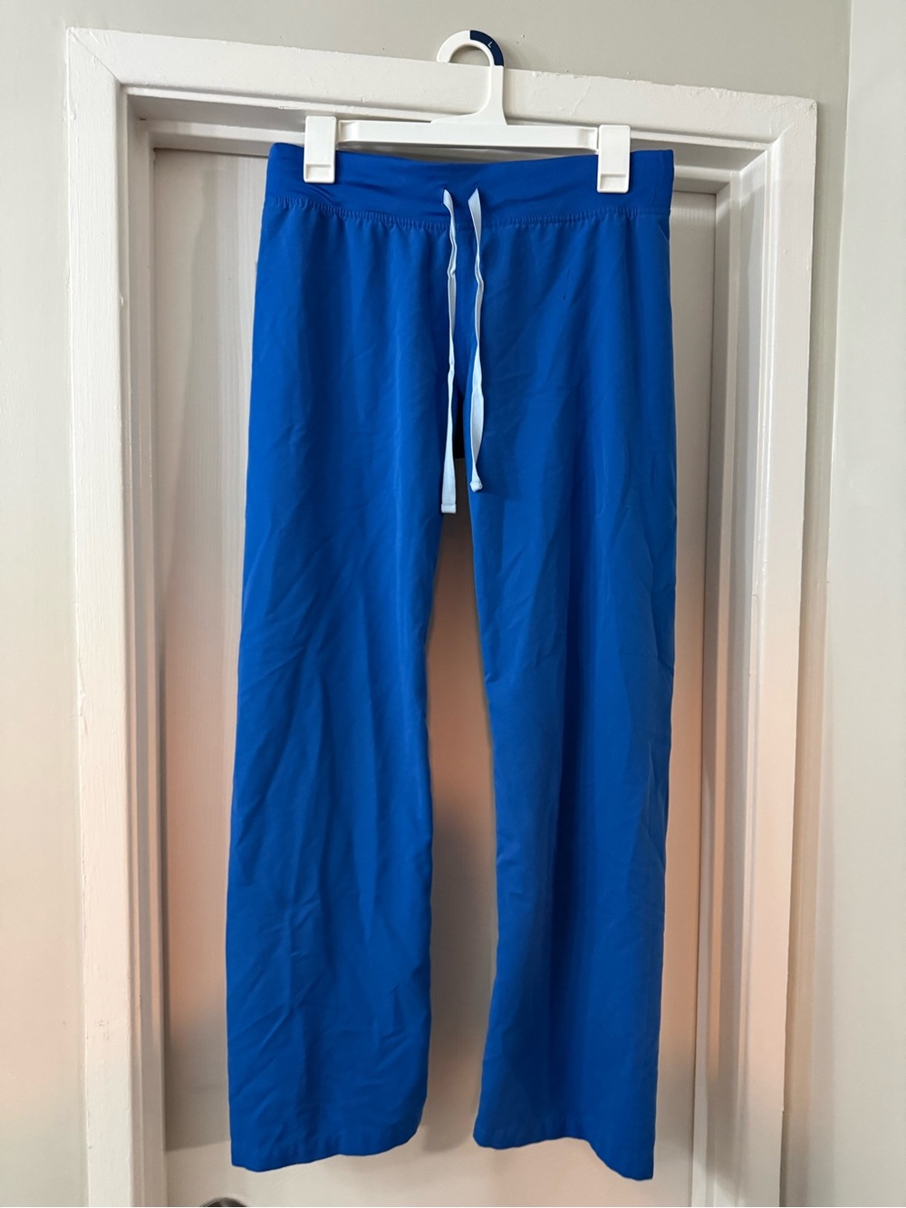 FIGS Livingston Scrub Pants in Royal Blue